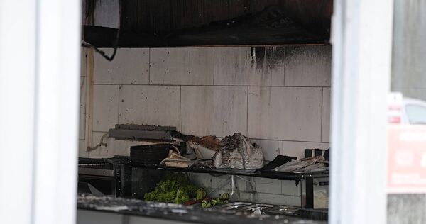 Der Brand ist offenbar in der Küche ausgebrochen.