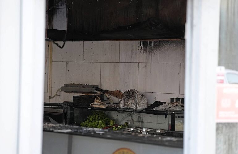 Der Brand ist offenbar in der Küche ausgebrochen.