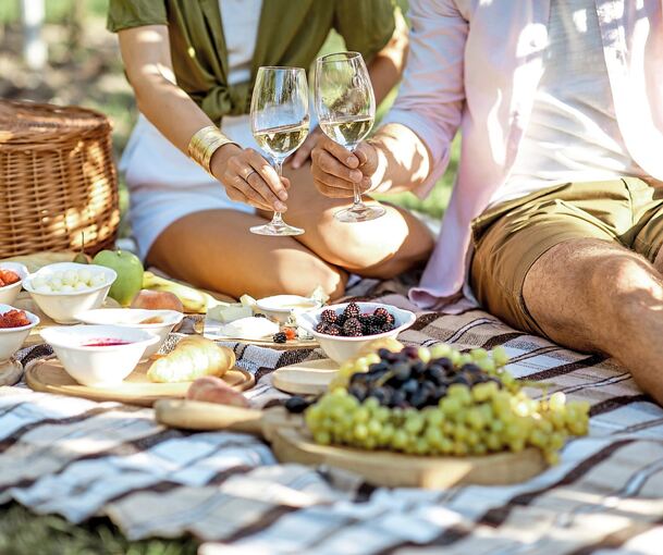 Ein Picknick ist die perfekte Möglichkeit, Natur und kulinarische Spezialitäten zu genießen.