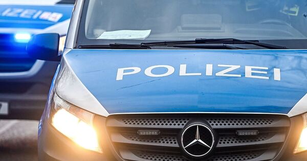 Die Polizei sucht den unbekannten Fahrer.