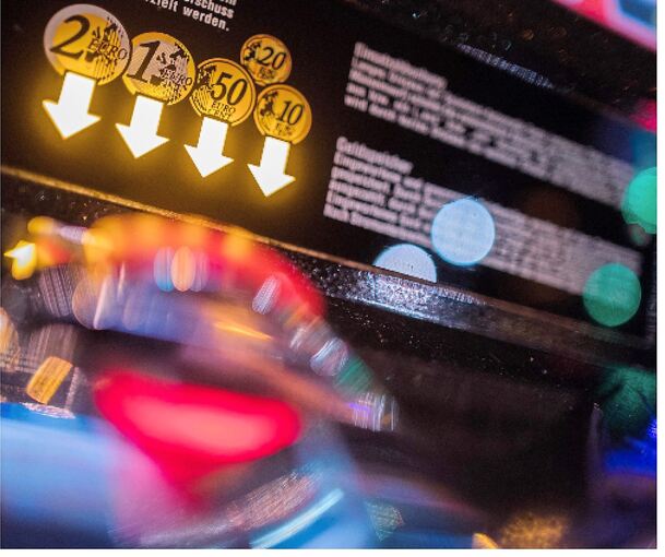 Aus zwei Spielautomaten wurde das Bargeld entwendet.