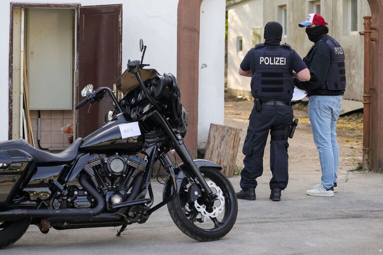 1.200 Polizisten bei Razzia gegen "Hells Angels" im Einsatz
