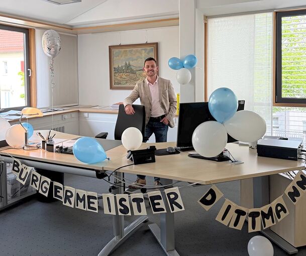 Einen herzlichen Empfang haben die Mitarbeiter im Rathaus Affalterbach dem frisch gewählten Bürgermeister bereitet.