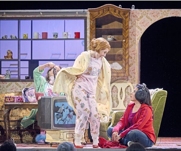 Eine irrwitzige Vignette rasenden Stillstands: Rossinis „La Cenerentola“ an der Staatsoper Stuttgart.