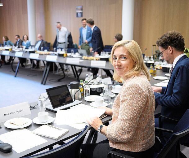 Gesundheitsministerin Nina Warken (CDU), hier bei einem Treffen der Finanzkommission Gesundheit im Berliner Ministeriumsgebäude.