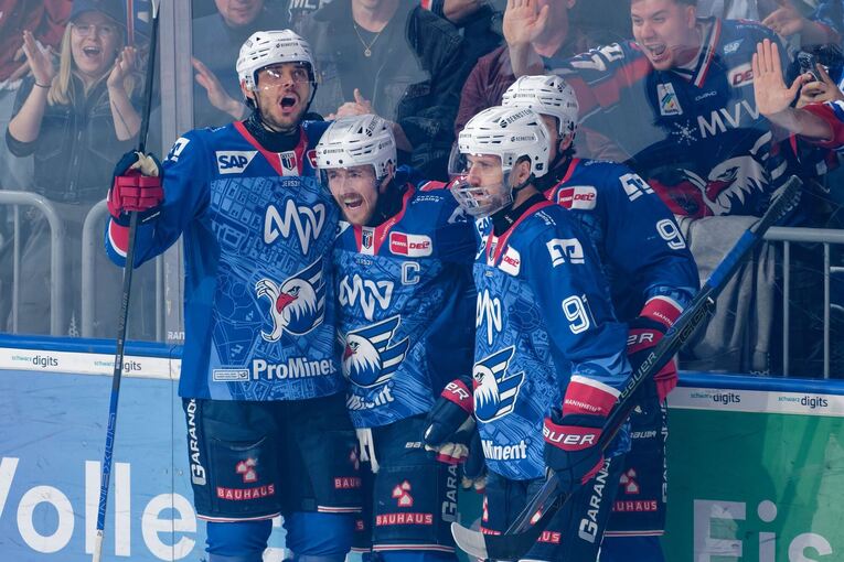 Adler Mannheim - Eisbären Berlin