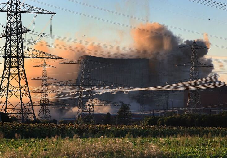 Sprengung der Kühltürme des Kernkraftwerkes Grafenrheinfeld