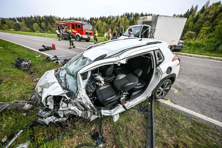 Unfall mit drei Autos - auf Text warten