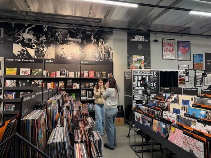 Fans hören neue Single von Harry Styles