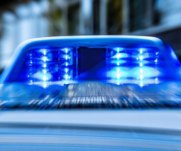 Die Polizei sucht nach dem Unfall Zeugen.