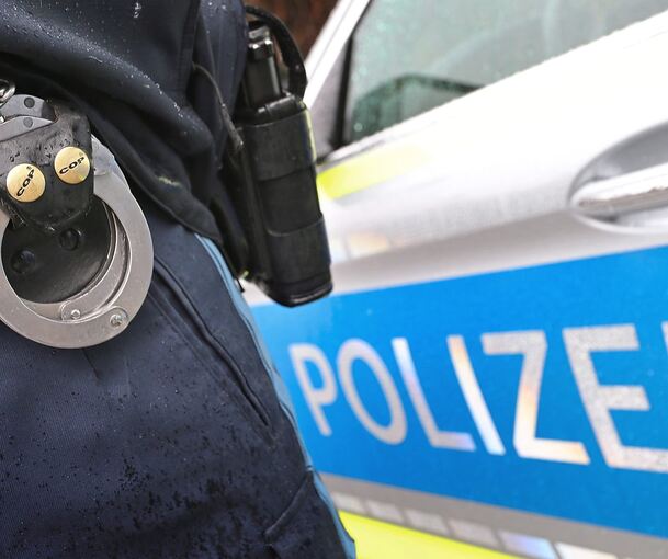 Der 39-Jährige soll einen 63-Jährigen mit einem Messer bedroht haben. Der 39-Jährige soll einen 63-Jährigen mit einem Messer bedroht haben.