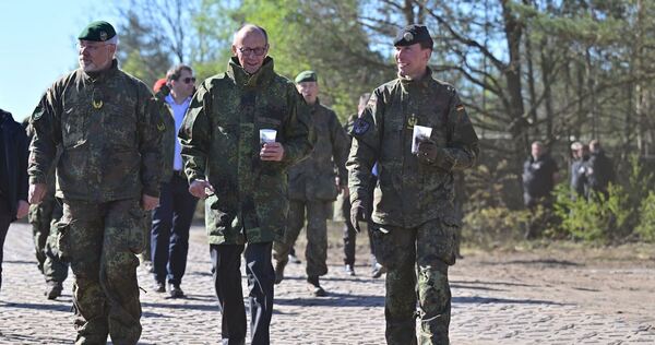 Bundeskanzler Merz besucht Bundeswehr in Munster