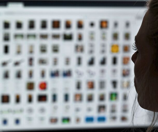 Die Polizei stellte beim Aktionstag mehr als 100 Gegenstände als Beweismittel sicher, darunter überwiegend elektronische Datenträger wie Computer, Laptops, Handys und Festplatten.