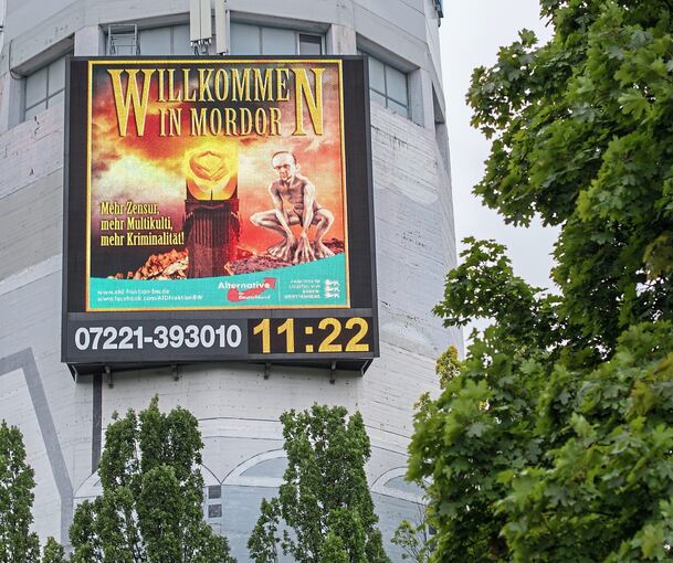 Videowand am Stuttgarter Pragsattel.