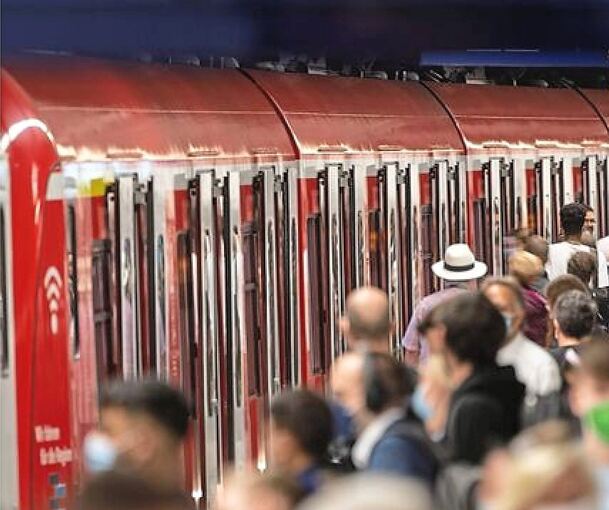 Unnötig überfüllt waren nach dem DFB-Pokal-Halbfinale in Stuttgart auch die Linien vom Hauptbahnhof in Richtung Kreis Ludwigsburg.