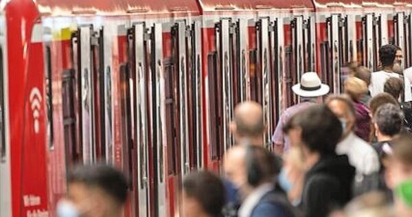 Unnötig überfüllt waren nach dem DFB-Pokal-Halbfinale in Stuttgart auch die Linien vom Hauptbahnhof in Richtung Kreis Ludwigsburg.