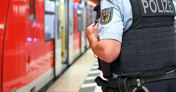 Deutlich mehr Sicherheitskräfte von der DB und der Polizei sind in jüngster Zeit an den Bahnstationen unterwegs.