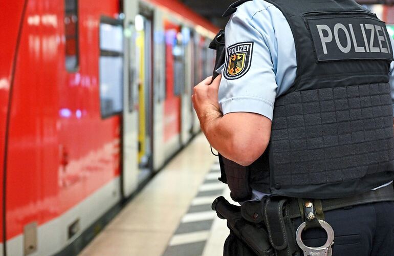 Deutlich mehr Sicherheitskräfte von der DB und der Polizei sind in jüngster Zeit an den Bahnstationen unterwegs.