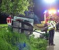 Bei dem Unfall kippte der Einachser mit Anhänger auf die Seite. Insgesamt wurden zwölf Personen verletzt.