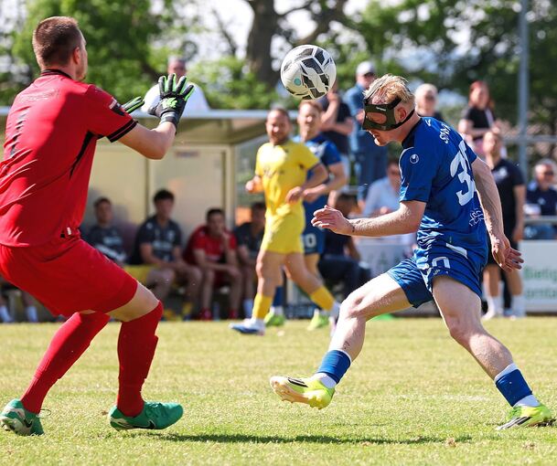 Auffällig in der Offensive: Nullachter Max Stumm (rechts).