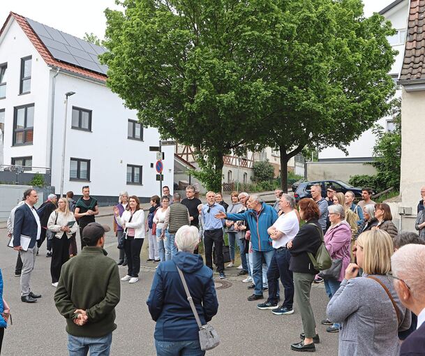 Kontrovers wird in Neckarweihingen mit Oberbürgermeister Matthias Knecht (links) diskutiert.
