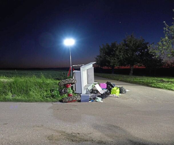 Die Unfallstelle bei Ottmarsheim: Bei der Kollision mit dem Smart kippte das Gespann um.