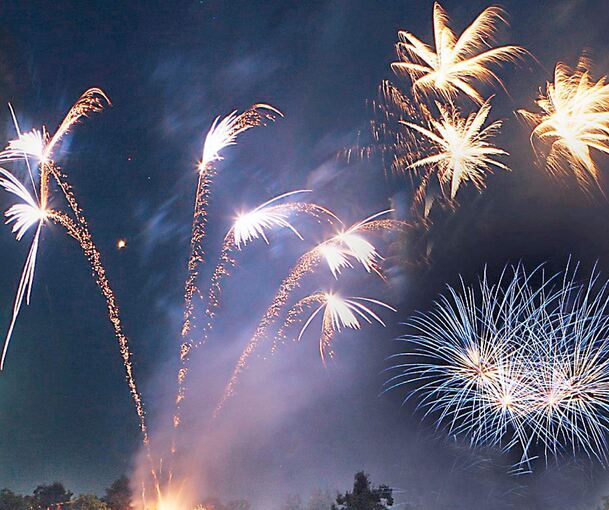 Das Feuerwerk ist fester Bestandteil des Beilsteiner Weinbergfestes. Daran will die Mehrheit im Gemeinderat trotz knapper Kassen nicht rütteln.