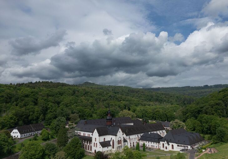 Dunkle Wolken über Kloster Eberbach