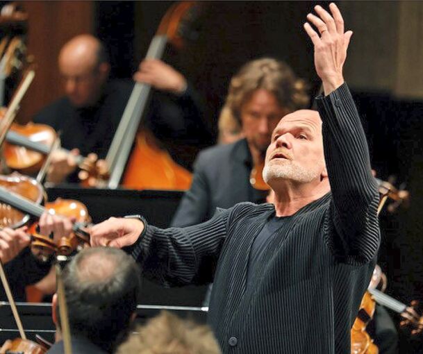 Spagat zwischen Tradition und Moderne: François-Xavier Roth geht in seine zweite Spielzeit mit dem SWR Symphonieorchester.