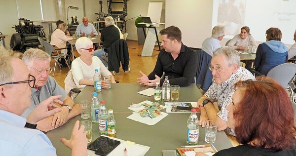 In Gruppen diskutierten die Leser mit Redakteuren der LKZ.
