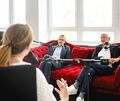 Oliver Schmider (links) und Andreas Eschbach auf der NewsCouch mit Chefredakteurin Ulrike Trampus.