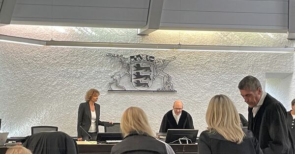 Trial begins: Court employee largely admits to corruption charges