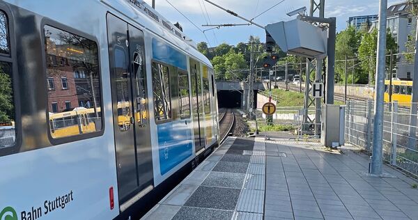 Zwei Wochen lang können die S-Bahnen nicht wie gewohnt durch den Pragtunnel bei Feuerbach fahren.