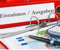 Im Ludwigsburger Rathaus stehen Einnahmen und Ausgaben genau auf dem Prüfstand. Die Haushaltslücke von mehreren Millionen Euro l Im Ludwigsburger Rathaus stehen Einnahmen und Ausgaben genau auf dem Prüfstand. Die Haushaltslücke von mehreren Millionen Euro lässt sich indes nicht so einfach schließen.