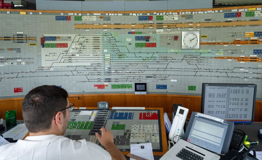Altes Stellwerk der Deutschen Bahn