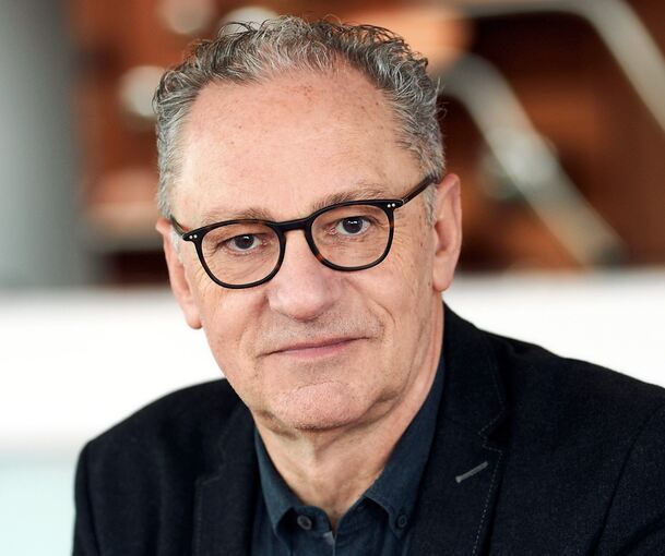 Nimmt nach fast zwei Jahrzehnten als Intendant des Heilbronner Theaters seinen Hut: Axel Vornam inszeniert ab Samstag zum letzten Mal.