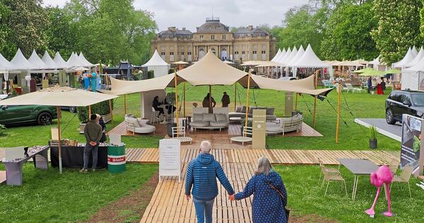 Das weitläufige Parkgelände der Domäne Monrepos lädt zum Flanieren ein.