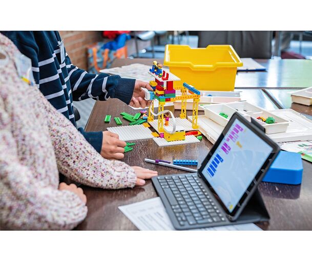 Mit Teamwork, Kreativität und Können lösten die Schülerinnen und Schüler die Aufgaben