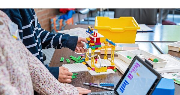Mit Teamwork, Kreativität und Können lösten die Schülerinnen und Schüler die Aufgaben