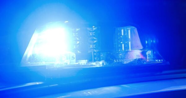 Auto in Kaufhaus-Parkhaus in Ludwigsburg gestreift und weitergefahren