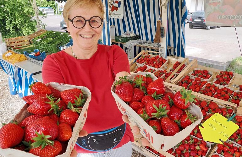Rot und glänzend: So müssen Erdbeeren aussehen. Hier am Stand von Rolfs frische Früchte in Besigheim.