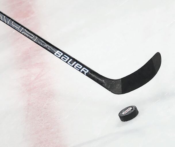 Aktuell ist Wechselzeit im Profieishockey.