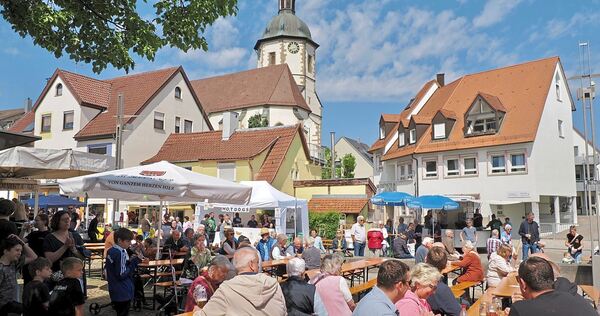 Der Wettemarkt ist am Wochenende ein Treffpunkt für alle Oßweiler.