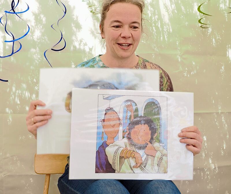 Manuela Hartmaier erzählt eine biblische Geschichte.