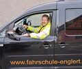 Dennis-Titzian Treberg, Fahrlehrer und Geschäftsführer der Markgröninger Fahrschule Englert, weiß, wie man beim Autofahren den K Dennis-Titzian Treberg, Fahrlehrer und Geschäftsführer der Markgröninger Fahrschule Englert, weiß, wie man beim Autofahren den Kraftstoffverbrauch senken kann.