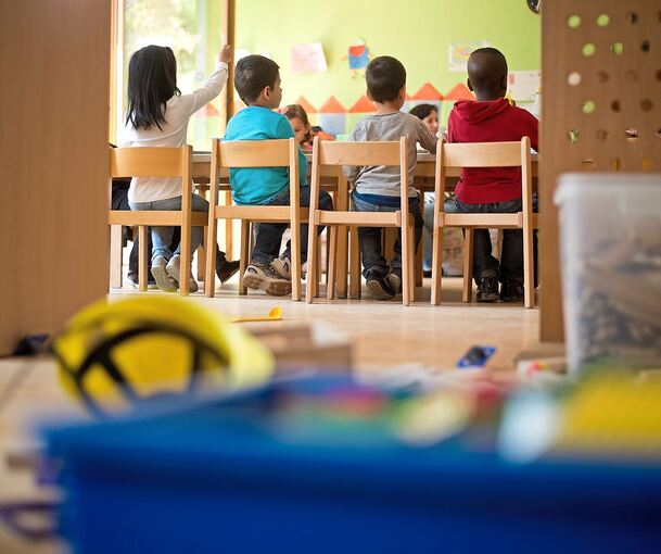 Eltern von kleinen Kindern müssen sich auf steigende Gebühren einstellen. Zudem gibt es wegen höherer Kosten für eine Erweiterung der Kita Schloßpark Änderungen bei der Umgestaltung des Außenbereichs.