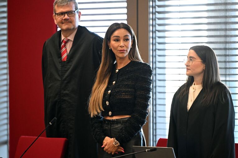 Verona Pooth verklagt Versicherungsmakler Verona Pooth verklagt Versicherungsmakler