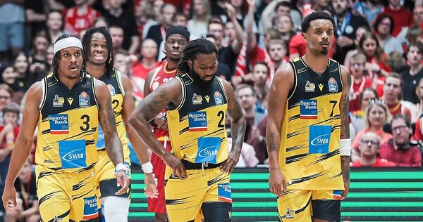 Gesichter der Niederlage (von links): Stef Smith, Tray Buchanan und Elijah Hughes beim schwachen Auftritt in Würzburg.
