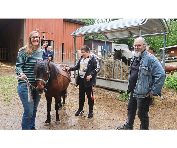 Vier Pferde und Ponys bereichern den Abenteuerspielplatz in Möglingen.
