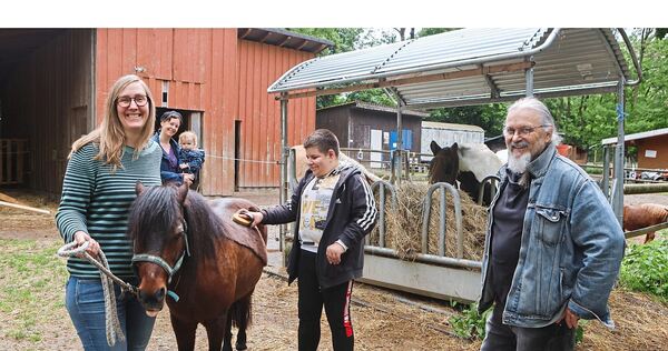 Vier Pferde und Ponys bereichern den Abenteuerspielplatz in Möglingen.